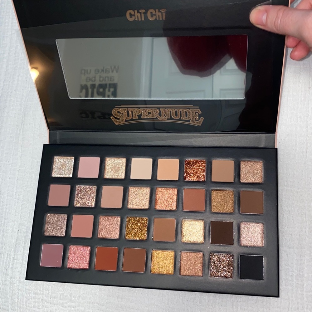 Chi Chi Cosmetics Super Nude eyeshadow Palette
